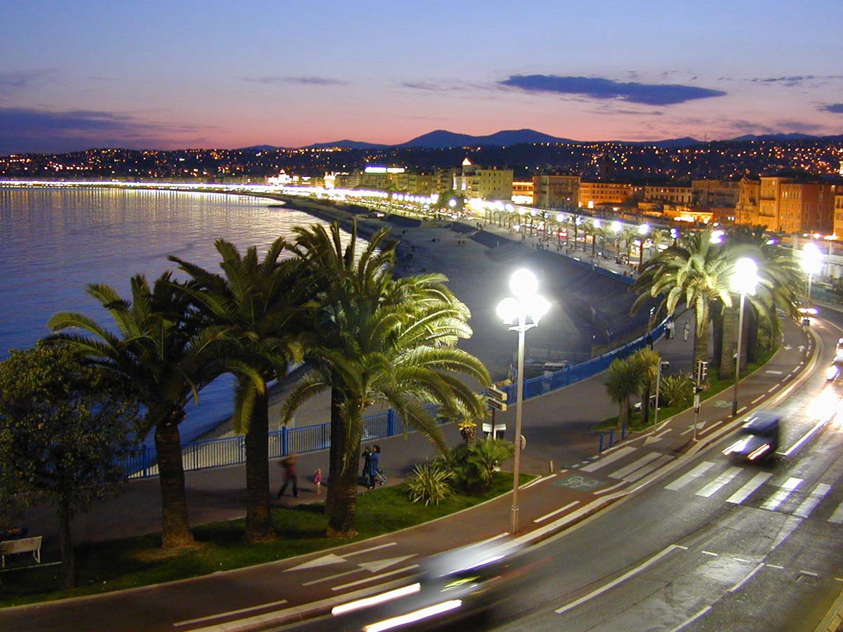 Baie-des-anges-by-night